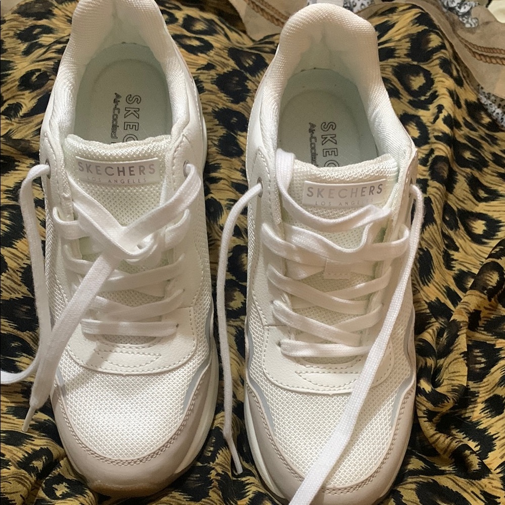 Skechers White Sneakers with Lace-Up Closure and Breathable Design
